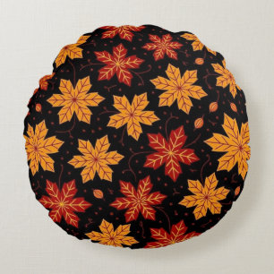 Elegant herfstloof bladpatroon op zwart rond kussen