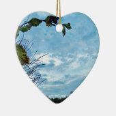 Elegant Holly Kerstmis, blauwe hemel Keramisch Ornament (Rechts)