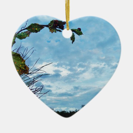 Elegant Holly Kerstmis, blauwe hemel Keramisch Ornament (Voorkant)