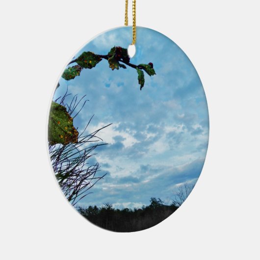 Elegant Holly Kerstmis, blauwe hemel Keramisch Ornament (Rechts)