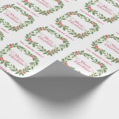 Elegant Holly Wreath Merry Christmas Cadeaupapier (Hoek)