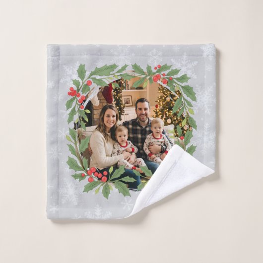 Elegant Holly Wreath Merry Christmas Photo Bad Handdoek (Wasdoekje)