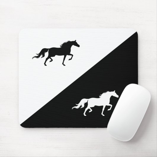 Elegant Horse Silhouettes op zwart-wit Muismat (Met muis)