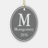 Elegant Icy Snowflake & Grey Circle Familienaam Keramisch Ornament (Rechts)