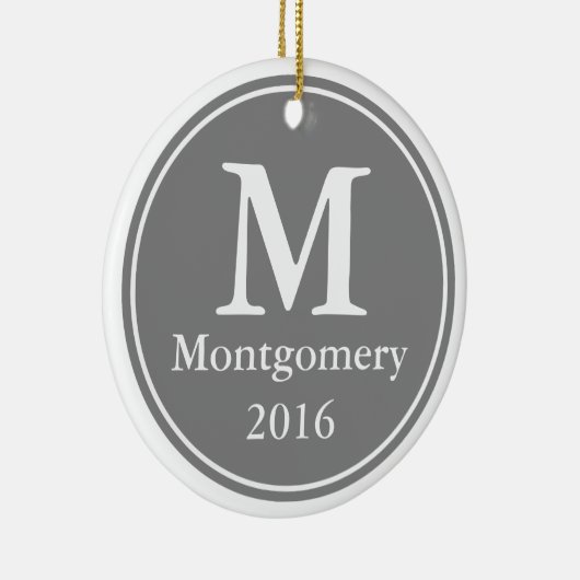 Elegant Icy Snowflake & Grey Circle Familienaam Keramisch Ornament (Rechts)