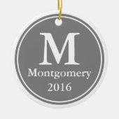Elegant Icy Snowflake & Grey Circle Familienaam Keramisch Ornament (Voorkant)