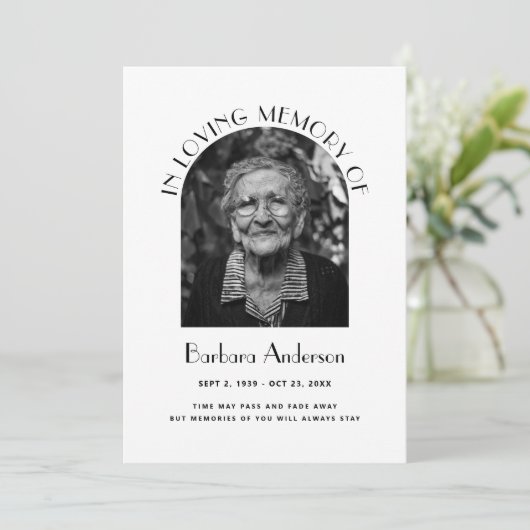 Elegant in liefdevolle herinnering begrafenis foto kaart (Staand voorkant)