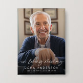 Elegant In Loving Memory Script Photo Funeral  Button (Voorkant)