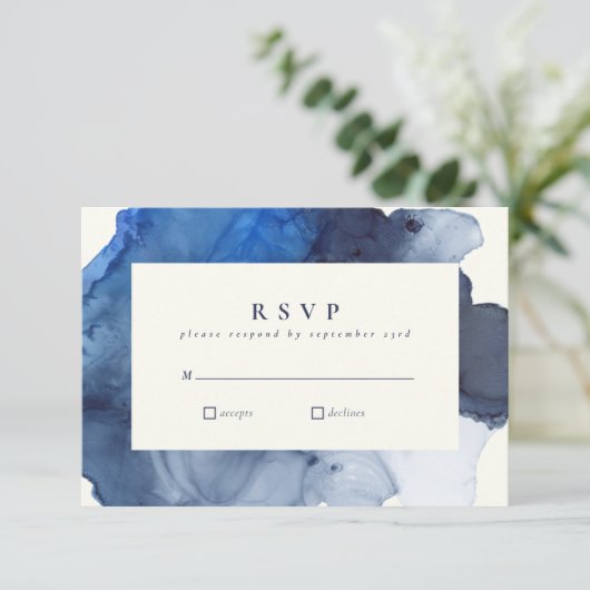 Elegant Indigo Abstracte Waterverf Wedding RSVP Kaartje (Staand voorkant)