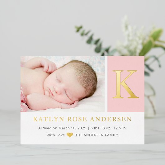 Elegant Initiaal monogram Fotoaankondiging baby Folie Uitnodiging (Staand Voorkant)