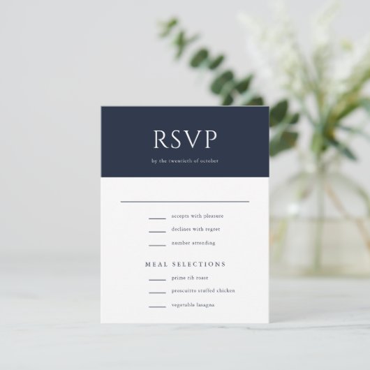Elegant Initiaal Script Monogram Navy Blue Wedding RSVP Kaartje (Staand voorkant)