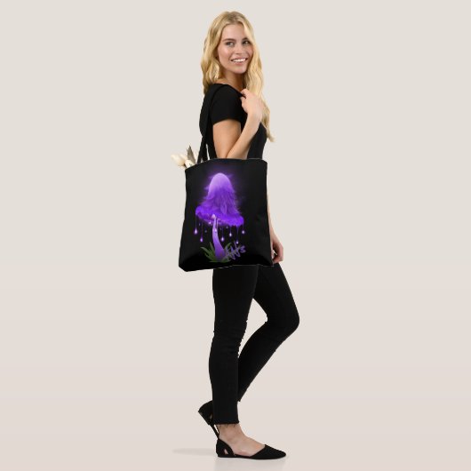 Elegant Inky Pet Gloeiende Paarse Mushroom Canvas  Tote Bag (Op model)