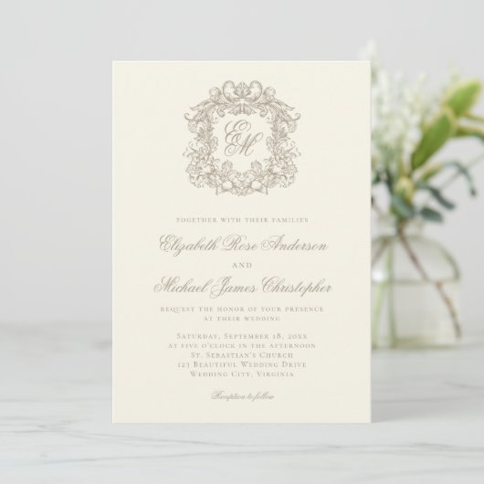 Elegant Ivory Monogram Crest Wedding Kaart (Staand voorkant)
