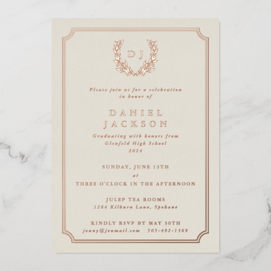 Elegant Ivory Monogram + Laurel Wreated Afstuderen Folie Uitnodiging (Voorkant)