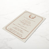 Elegant Ivory Monogram + Laurel Wreated Afstuderen Folie Uitnodiging (Gedraaid)