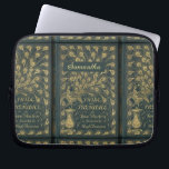 Elegant Jane Austen Pride and Prejudice Book Hoesj Laptop Sleeve<br><div class="desc">Gepersonaliseerd geschenk voor een Jane Austen fan met een afbeelding van Pride en Prejudice boekomslag,  donkergroen met een faux geslepen pauw.</div>