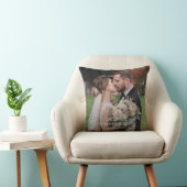 Elegant Jonggehuwd Paar Trouwfoto Monogram Kussen (Stoel)