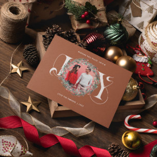 Elegant JOY Kerstmis Wreath Leaves Berries Foto Feestdagenkaart