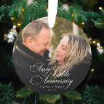Elegant Jubileum paar foto Ornament<br><div class="desc">Vier je liefde met ons Elegant Jubileum Paar Foto Ornament,  met je favoriete paar foto en persoonlijke jubileumdatum in elegante kalligrafie. Deze moderne herinnering is de perfecte manier om uw speciale dag te eren,  waardoor het een doordacht en tijdloos geschenk is voor elke jubileumviering!</div>