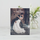 Elegant Just Married Elegant Script Photos Wedding Aankondiging (Staand voorkant)