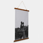 Elegant Kalligrafie Script Foto Pas getrouwd Gift Hangend Wandkleed (Gebogen)