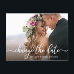 Elegant kalligrafie verandert de Datum Nieuwe Datu Briefkaart<br><div class="desc">Het moderne Elegant Manuscript van de Kalligrafie verandert de Datum die het Briefkaart van de Foto van de Band uit stelt</div>