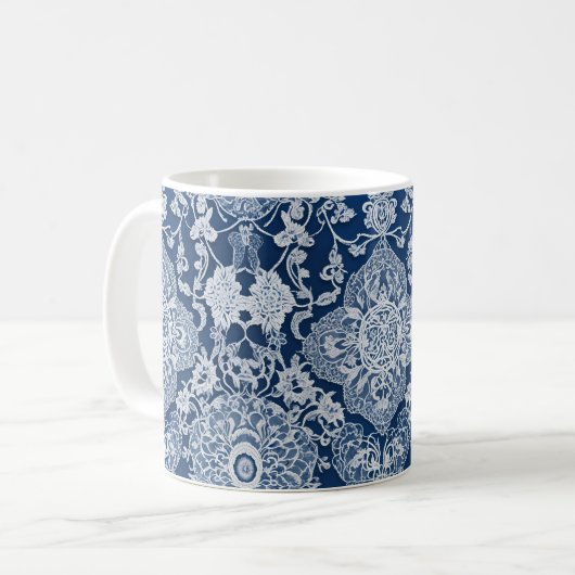 Elegant Kant Effect Bloemen in Blauw en Wit Koffiemok (Voorkant links)
