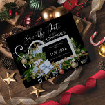 Elegant Kerst Lijst Save the Date Briefkaart<br><div class="desc">Elegante kerstsave the date kaart,  met een kerst lijst van cadeaus,  een verscheidenheid aan gouden ballen,  linten,  bogen en kerstboomtakken. Het briefkaart heeft een klassieke zwarte achtergrond en een moderne witte tekst sjabloon die gemakkelijk te personaliseren is.</div>