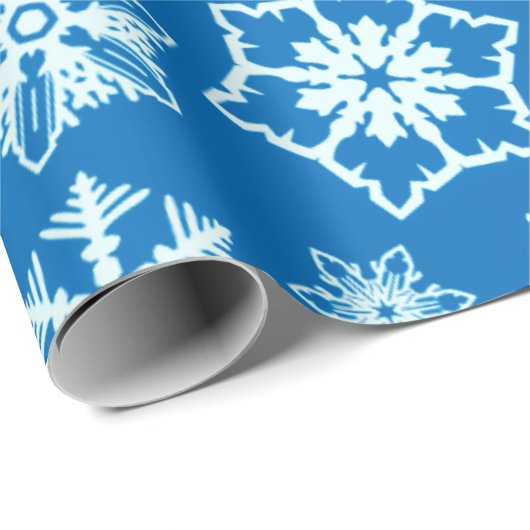 Elegant Kerstblauw en wit Snowflake Pattern Cadeaupapier (Rol Hoek)