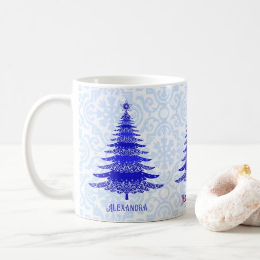 Elegant kerstboomblauw Gepersonaliseerd Snowflake Koffiemok (Met donut)