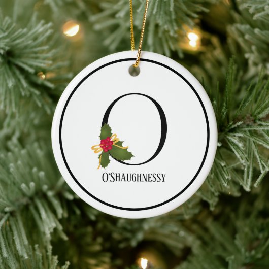 Elegant Kerstmis Holly Monogram Letter O Keramisch Ornament (Boom)