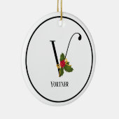 Elegant Kerstmis Holly Monogram Letter V Keramisch Ornament (Rechts)