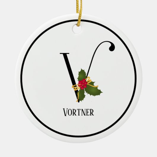 Elegant Kerstmis Holly Monogram Letter V Keramisch Ornament (Voorkant)