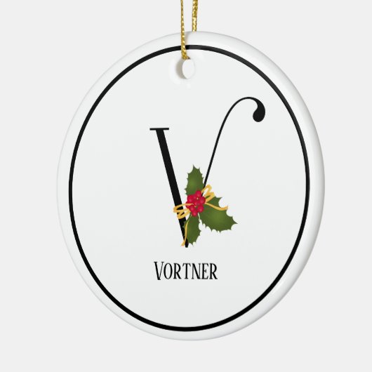 Elegant Kerstmis Holly Monogram Letter V Keramisch Ornament (Links)