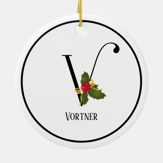 Elegant Kerstmis Holly Monogram Letter V Keramisch Ornament (Achterkant)