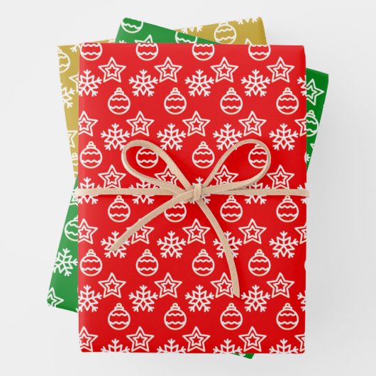 Elegant kerstpatroon op groen, rood en gouden inpakpapier vel (In situ)