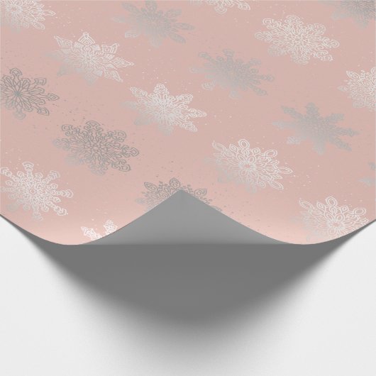 Elegant kerstsnowflake zilver roos goud cadeaupapier (Hoek)