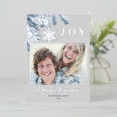 Elegant Kerstzilver Snowflakes Blue Gray Joy Folie Feestdagenkaart (Staand Voorkant)