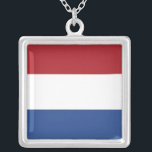 Elegant Ketting met Nederlandse vlag<br><div class="desc">Voeg een vleugje Nederlandse elegantie toe aan uw accessoire collectie met ons prachtige ketting met de vlag van Nederland! Dit ketting is met veel aandacht voor detail gemaakt en is niet alleen een mooi sieraad, het is ook een eerbetoon aan de Nederlandse trots en culturele identiteit. Het opvallende ontwerp toont...</div>