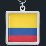 Elegant Ketting met vlag van Colombia<br><div class="desc">Voeg een vleugje Colombiaanse trots toe aan uw accessoires met ons exclusieve ketting met de vlag van Colombia! Dit ketting is gemaakt met nauwgezette aandacht voor detail en is meer dan alleen een stijlvol sieraad; het is een eerbetoon aan het rijke erfgoed en de culturele trots van Colombia. De elegante...</div>
