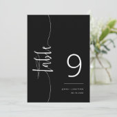 Elegant klassiek zwart script bruiloft tafel numme kaart (Staand voorkant)