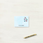 Elegant kleurrijk Butterflies Patroon op blauw Post-it® Notes (Op bureau)