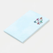 Elegant kleurrijk Butterflies Patroon op blauw Post-it® Notes (Schuin)