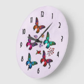Elegant kleurrijk Butterflies Patroon op Roze Grote Klok (Hoek)