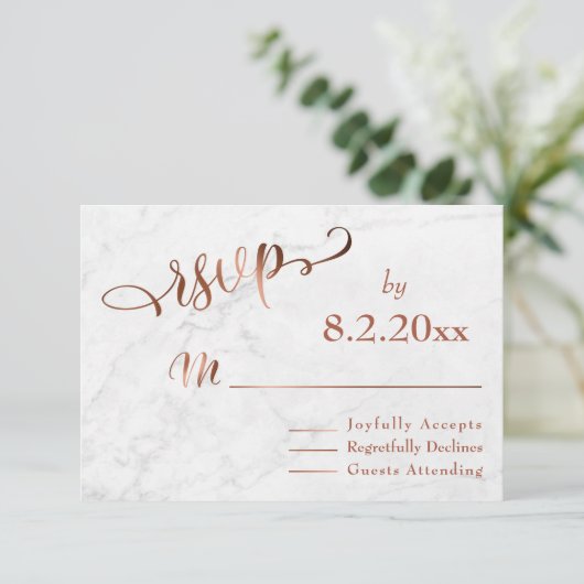 Elegant Koperen Script w / Wit Marmeren Bruiloft R RSVP Kaartje (Staand voorkant)