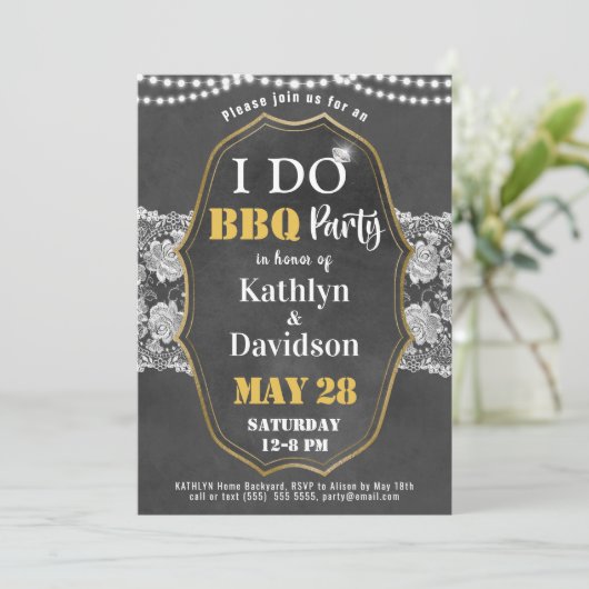 Elegant Lace Chalkboard I DO Verloving Invitation Feestdagenkaart (Staand voorkant)