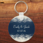 Elegant Lace en Pearls Wedding Favor Sleutelhanger (Voorkant)