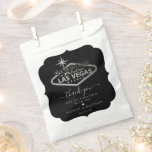 Elegant Las Vegas Destination Wedding Bedankzakje<br><div class="desc">Vier in stijl met deze elegante en zeer trendy Las Vegas bruiloft gunsttassen. Het ontwerp is gemakkelijk te personaliseren met uw speciale evenementenbewoording en uw gasten zullen blij zijn wanneer ze deze fantastische gunsttassen zien. Overeenkomende bruidsartikelen zijn te vinden in het collectie.</div>