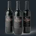 Elegant Las Vegas Destination Wedding Wijn Etiket<br><div class="desc">Viel in stijl met deze moderne en zeer trendy bruiloft etiketten van wijnflessen. Dit ontwerp is gemakkelijk te personaliseren met uw speciale gebeurtenisformulering en uw gasten zullen enthousiast zijn wanneer zij deze geweldige labels zien.</div>