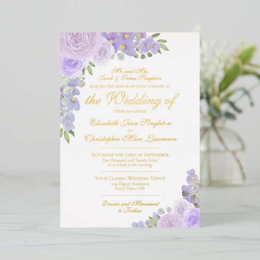 Elegant Lavender Paarse Floral Formal Wedding Folie Uitnodiging (Staand Voorkant)